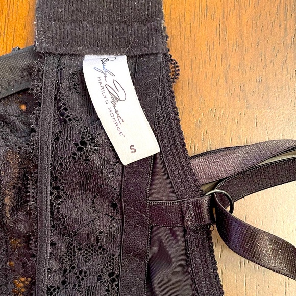 Marilyn Monroe - Picture 2 of 6